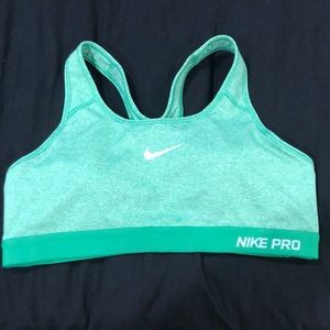 NIKE SPORTS BRA!!!!